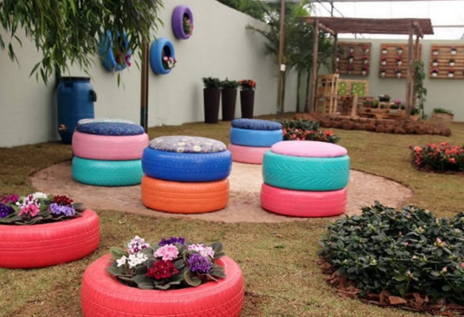 Garden décor with old tires